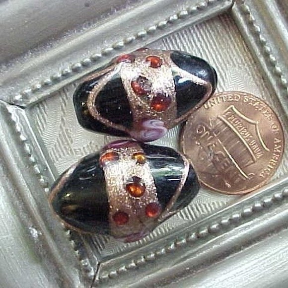 1 Large Vintage Handmade Lamp Work Venetian Black Wedding Cake Bead Gold Roses - Picture 2 of 3